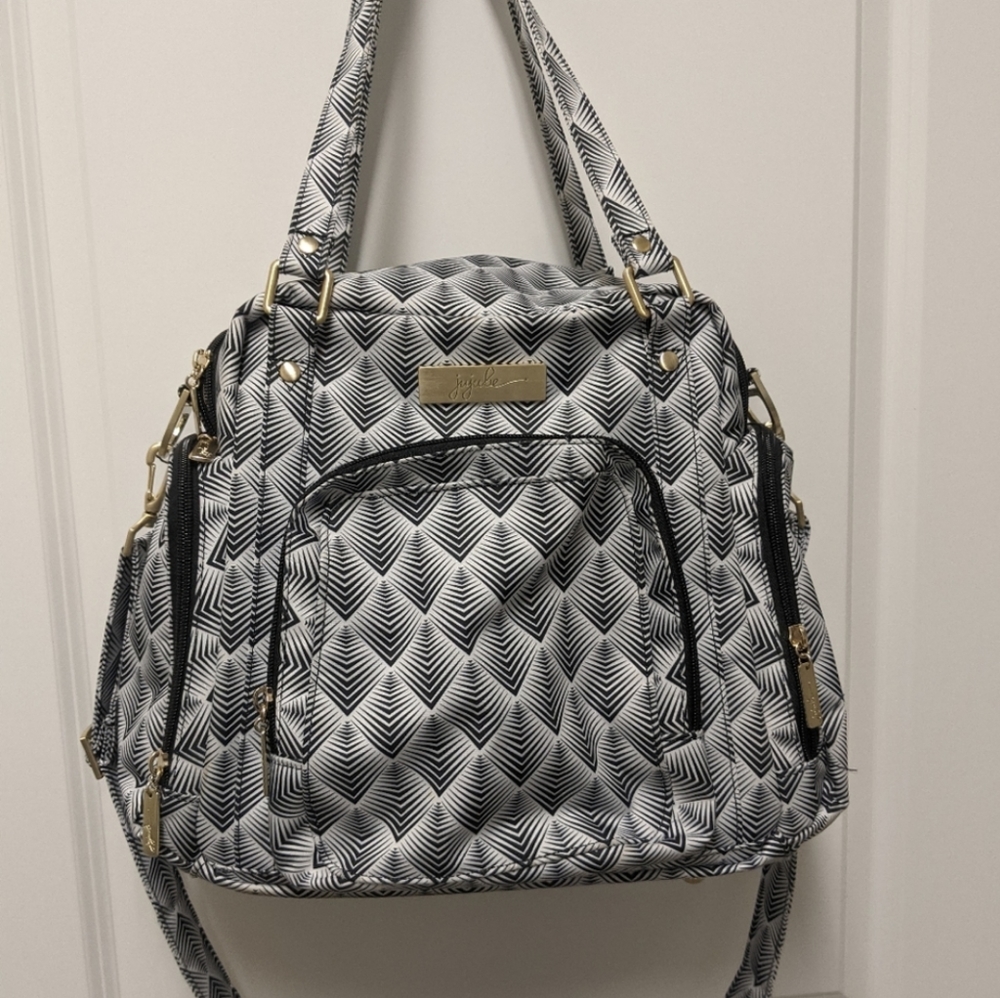 Jujube diaper/nursing bag